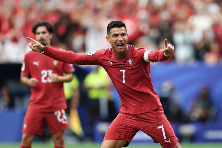 Ronaldo hits double digits to surpass Eusébio record