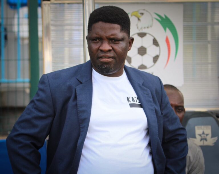 Enyimba and Kano Pillars battle for Daniel Ogunmodede