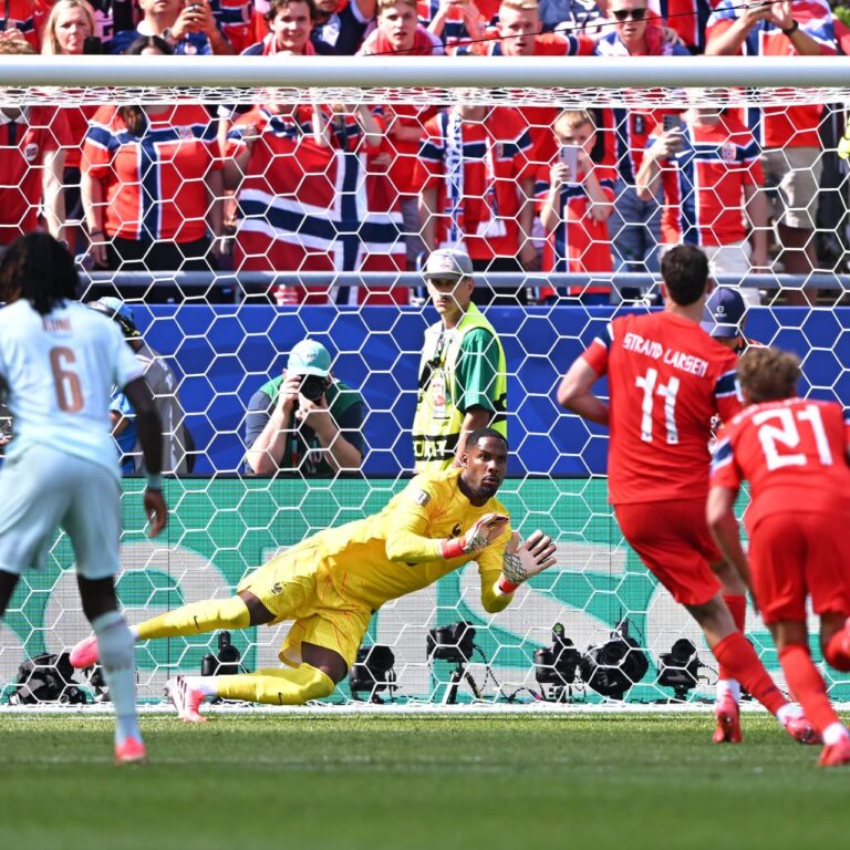 Mike Maignan shatters 40-year French World Cup record with heroic penalty save