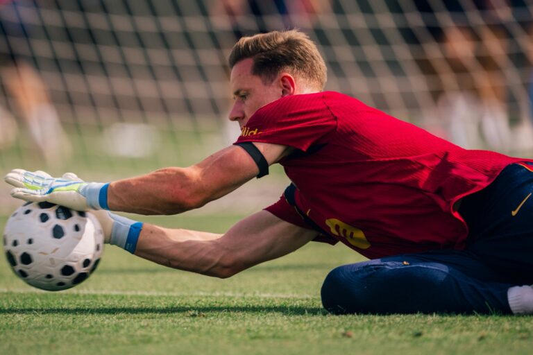 Ter Stegen set to complete Ajax loan move from Barcelona
