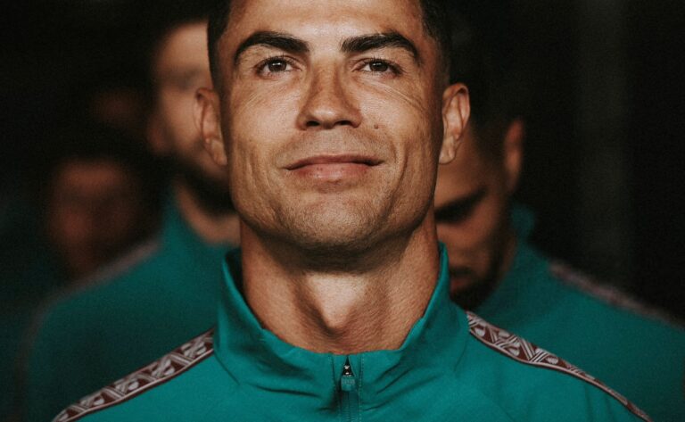 Factos to Easy | Cristiano Ronaldo pulls off another Social Media classic