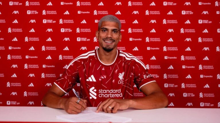 Ronald Araújo joins Liverpool on loan with €55m buy option from Barcelona