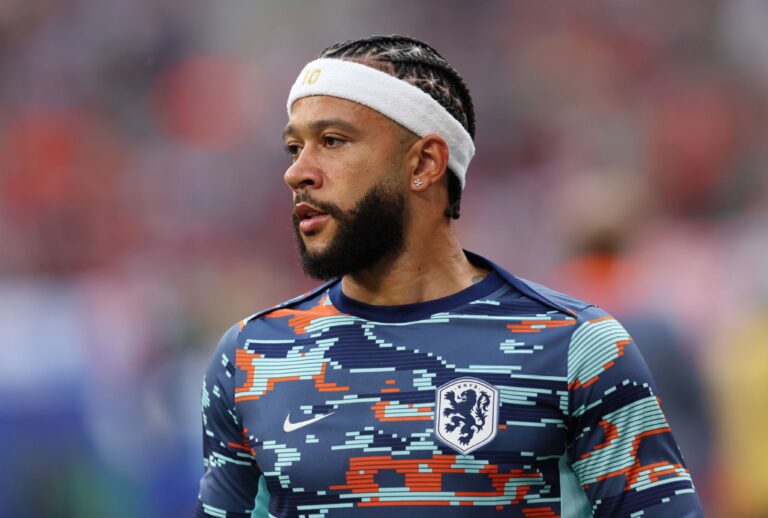 Furious Memphis Depay declares war on Corinthians after breaking agreement
