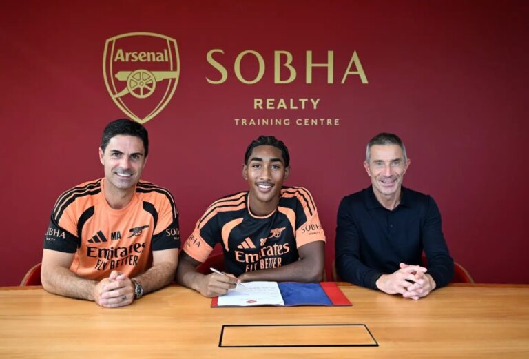 Marli Salmon signs first professional contract with Arsenal on 17th birthday
