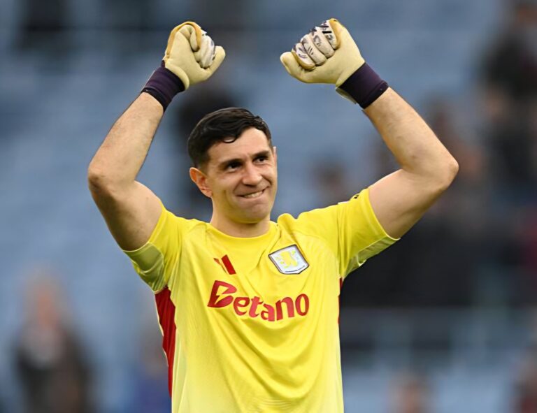 Chelsea considers late swoop for Emiliano Martinez amid Robert Sanchez concerns