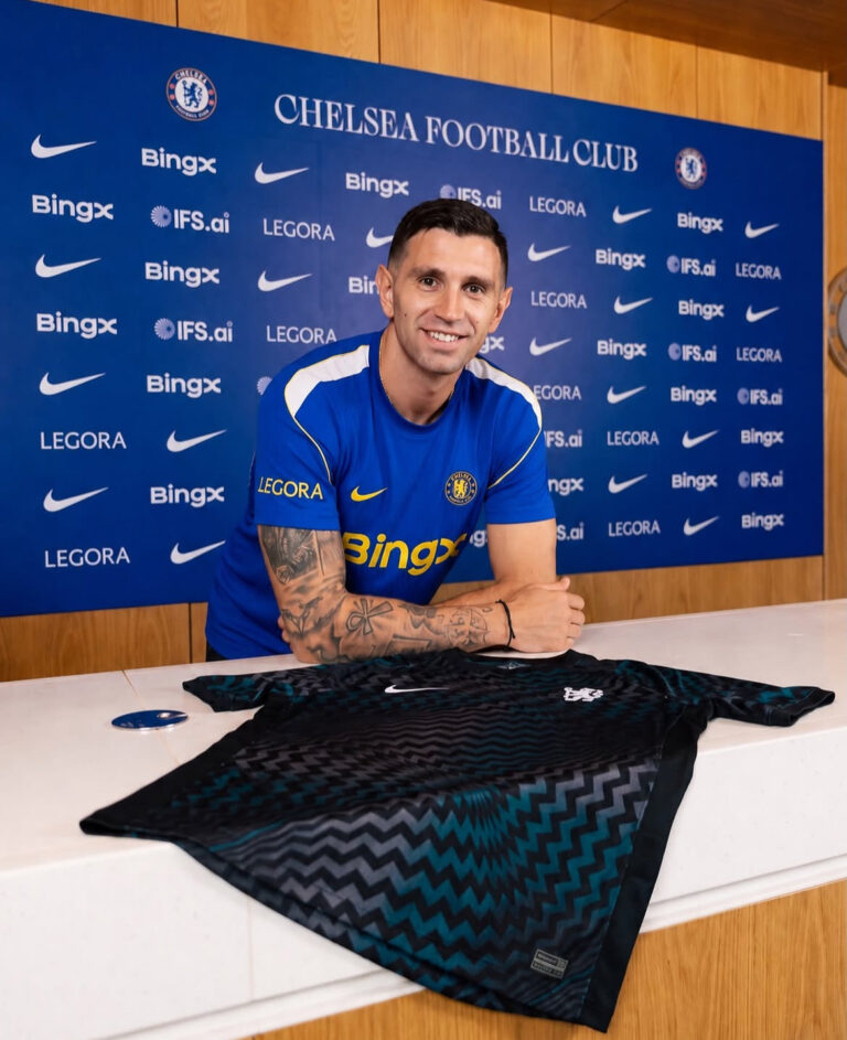 Official: Emiliano Martinez Completes Chelsea Move