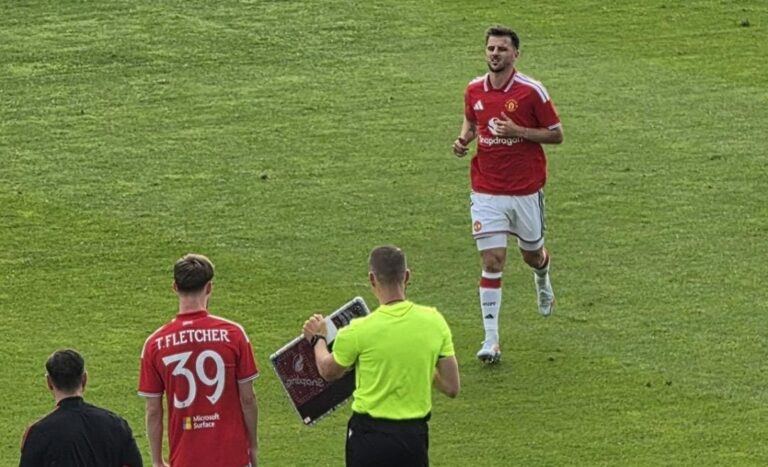 Carrick reveals why Mason Mount went off early in PSG draw, and provides update