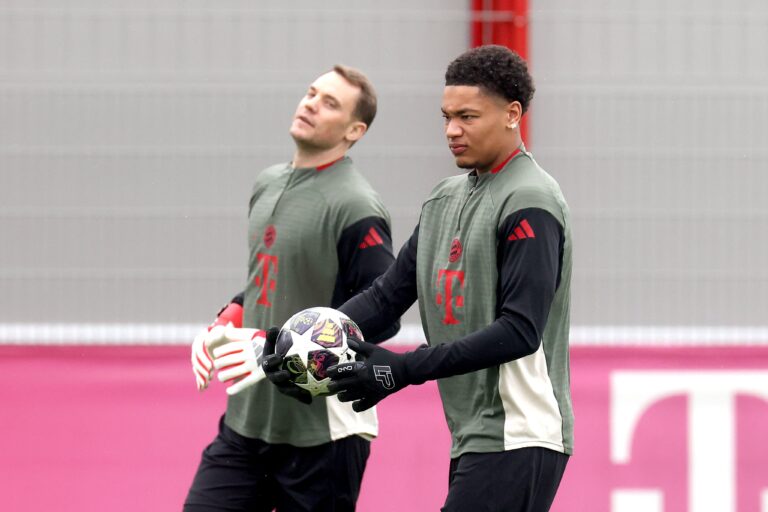 Chelsea join Juventus and Bundesliga rivals in race for Bayern goalkeeper